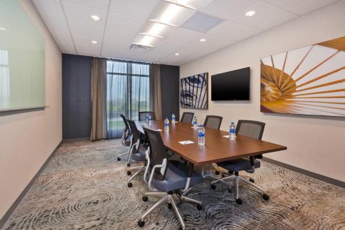 Fairfield Inn & Suites by Marriott Kalamazoo - image 11