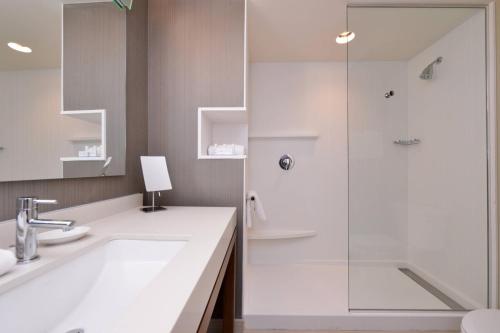 Courtyard by Marriott Toledo North - image 13