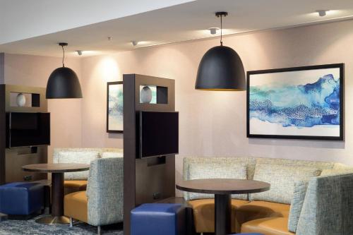 Restaurant, Courtyard by Marriott San Diego Old Town in San Diego Old Town