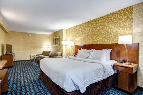 Fairfield Inn & Suites by Marriott Springfield Holyoke in Holyoke, USA