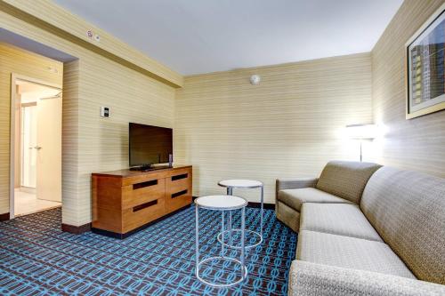 Fairfield Inn & Suites by Marriott Springfield Holyoke in Holyoke, USA