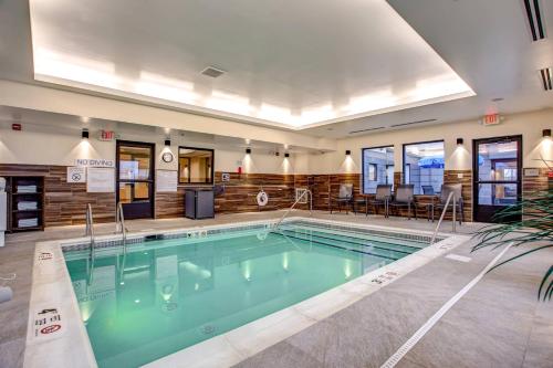 Fairfield Inn & Suites by Marriott Springfield Holyoke - image 9