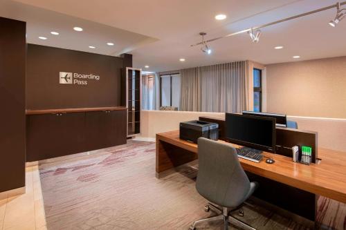 Courtyard by Marriott Savannah Midtown - image 11