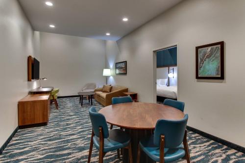 Fairfield Inn & Suites by Marriott Birmingham Downtown - image 12