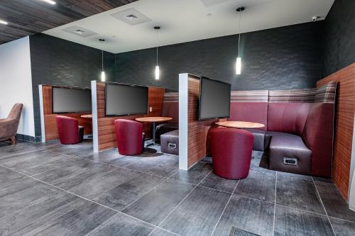 Courtyard by Marriott Toledo West - image 13