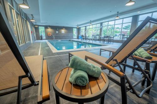 مسبح, Courtyard by Marriott Toledo West in توليدو