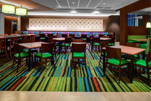 Fairfield Inn & Suites by Marriott Douglas - image 13