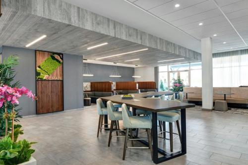 Courtyard by Marriott Hamilton - image 9