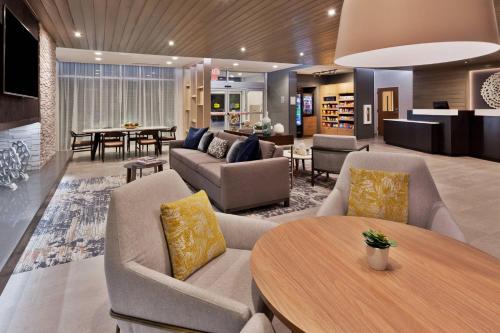 Fairfield Inn & Suites by Marriott Birmingham Colonnade in Birmingham, USA