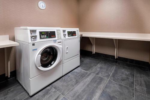 Courtyard by Marriott Tampa Northwest/Veterans Expressway - image 26