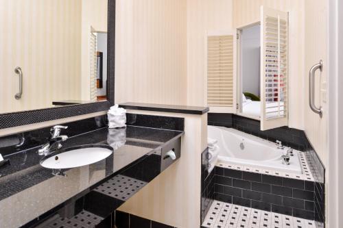 Fairfield Inn and Suites by Marriott Birmingham Pelham/I-65 - image 11