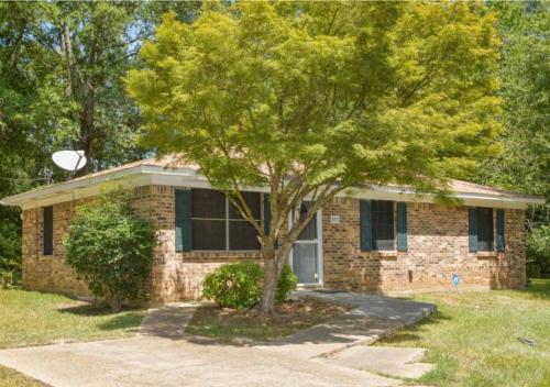 . Recently Renovated Quiet 3 Bedroom Home in Louisville Mississippi US- William's Haven 5C