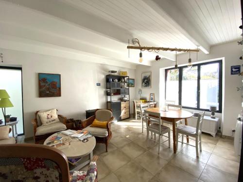 Charmante maison rénovée au cœur de Groix - FR-1-813-12 gîte à louer Groix