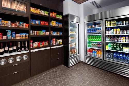 Courtyard by Marriott Knoxville Downtown - image 3