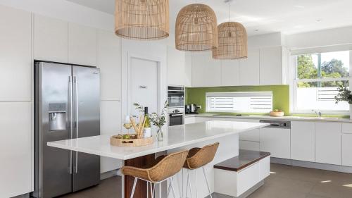 Azure Haven – A Waterfront Luxury Retreat for Families, Corlette (zdjęcie 10)