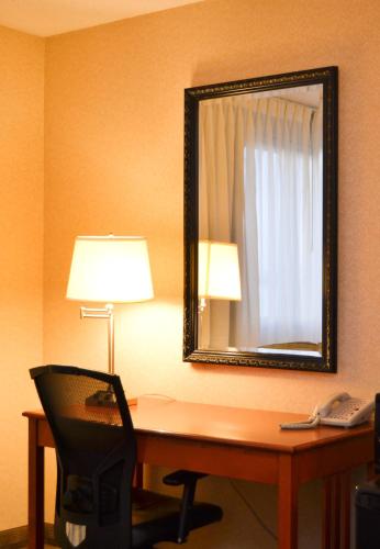 Queen Room room in Amenida Residences Calgary