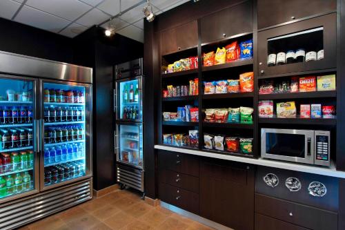 Courtyard by Marriott Victoria - image 10