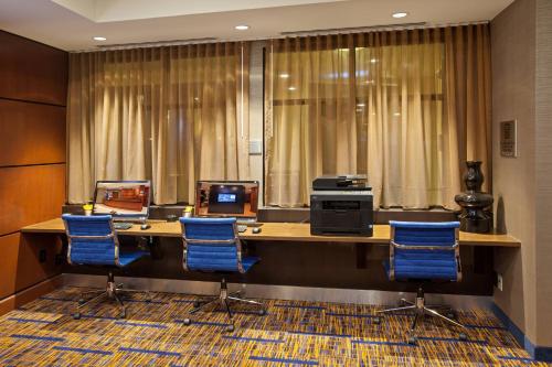 Courtyard Louisville Northeast - image 11