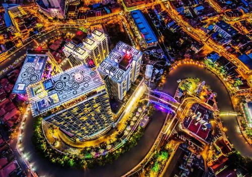 The Shore l Exclusive Private Garden l Luxury Suite l 4-9 pax l Melaka River View l Direct Mall l Jonker Street by Jay Stay Management