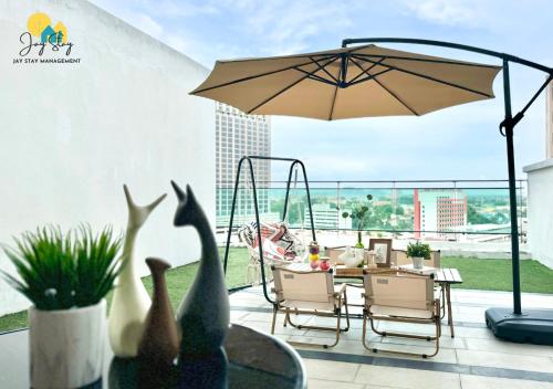 The Shore l Exclusive Private Garden l Luxury Suite l 4-9 pax l Melaka River View l Direct Mall l Jonker Street by Jay Stay Management