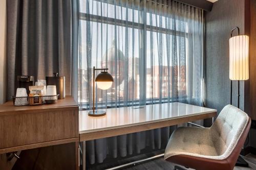 Courtyard by Marriott Washington DC Dupont Circle - image 2