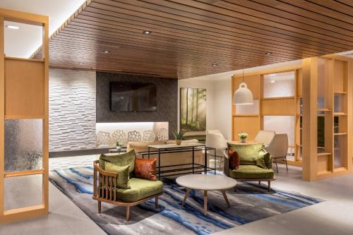. Fairfield Inn & Suites by Marriott Boston Walpole