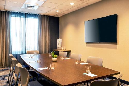 Fairfield Inn & Suites by Marriott Boston Walpole - image 10