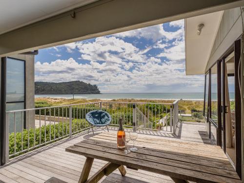 外部景觀, Jack and Enids Whangamata Beach House in 旺阿馬塔