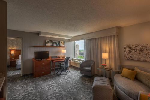 Courtyard by Marriott Bethesda Chevy Chase - image 10