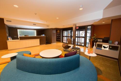 Fairfield Inn & Suites Burlington - image 9