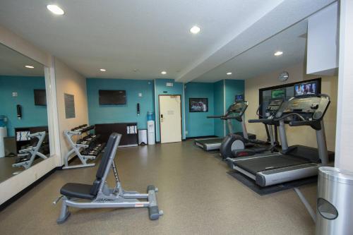 Fairfield Inn & Suites Burlington - image 2