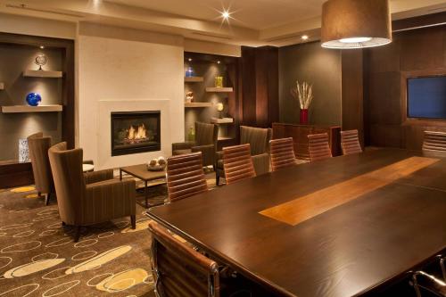 Courtyard Tacoma Downtown - image 11