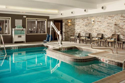 Peldbaseins, Fairfield by Marriott Inn & Suites Waterbury Stowe in Vaterburija (VT)