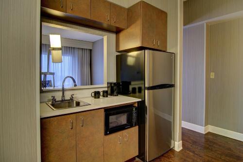Courtyard by Marriott Tysons McLean - image 10