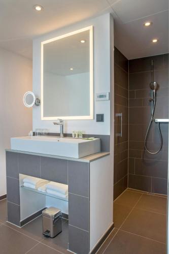 Courtyard by Marriott Wolfsburg - image 3