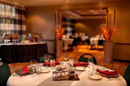 ห้องประชุม / บอลรูม, Courtyard by Marriott Seattle Sea-Tac Area in ทูคกิลา (WA)