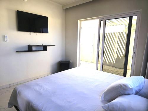 Perfect 1-bedroom-apartment 2 km from Eagle beach - image 4