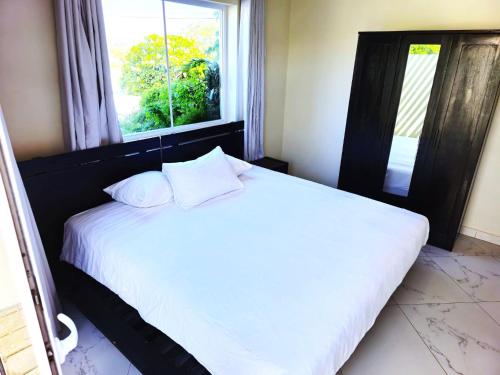 Perfect 1-bedroom-apartment 2 km from Eagle beach - image 2