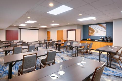 Fairfield Inn & Suites Seattle Bellevue/Redmond - image 11