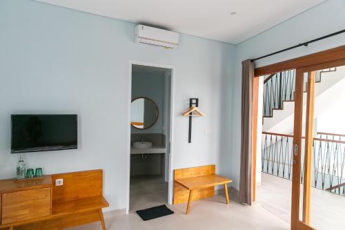 Superior King Room image 9