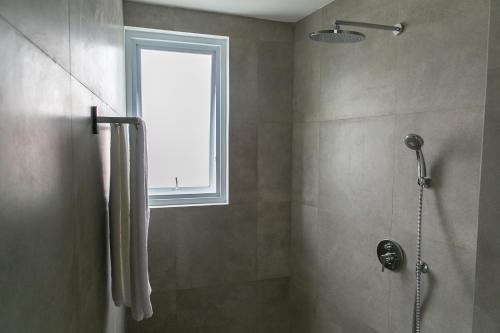 Superior King Room image 4