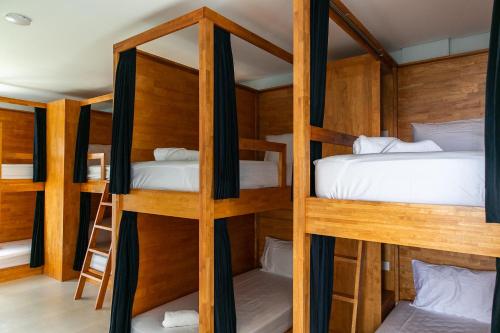 Bed in 8-Bed Mixed Dormitory Room room in Coco & Pineapple Pants Hostel
