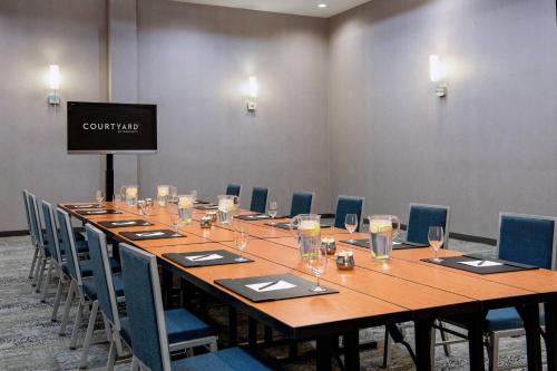 Courtyard by Marriott Edmonton West - image 4