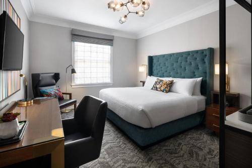 Guest Room, 1 King room in Courtyard by Marriott San Francisco Downtown/Van Ness Ave.