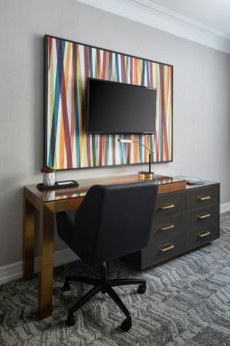 Superior King Room image 4