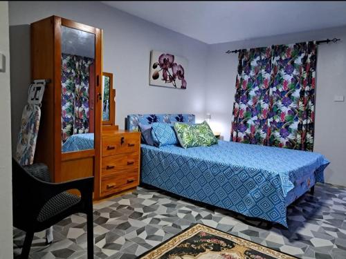 One-Bedroom Apartment image 5