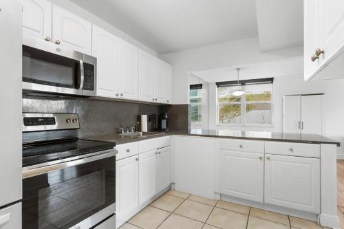 Bay Harbor Sunset Apt 2C Bay Harbor Sunset Apt 2C