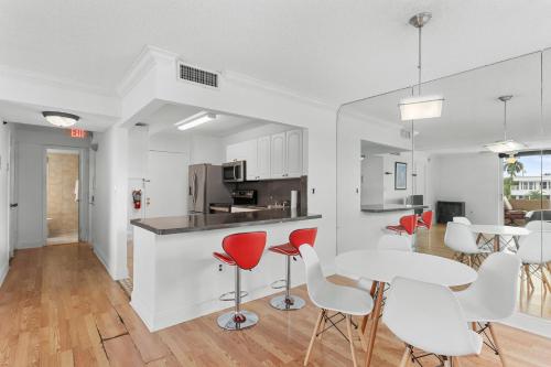 Bay Harbor Sunset Apt 2C Bay Harbor Sunset Apt 2C