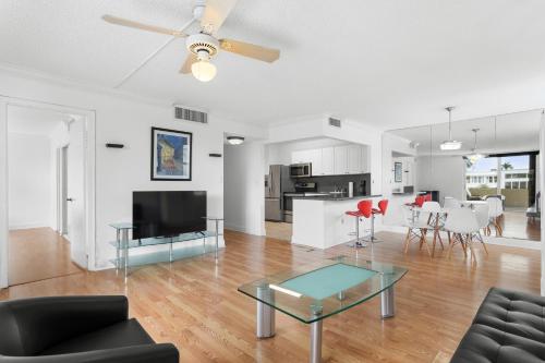 Bay Harbor Sunset Apt 2C Bay Harbor Sunset Apt 2C