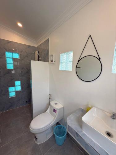 Los Penguin in Chrous Pichnil